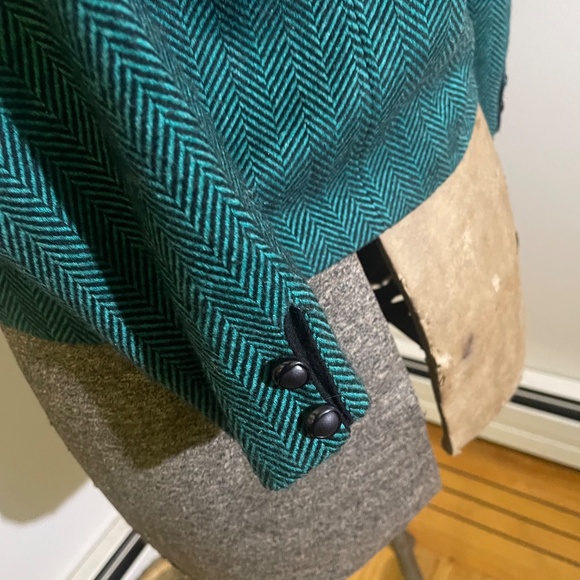 Vintage Teal Herringbone Cropped Blazer with Black Velvet Collar - Picture 5 of 10